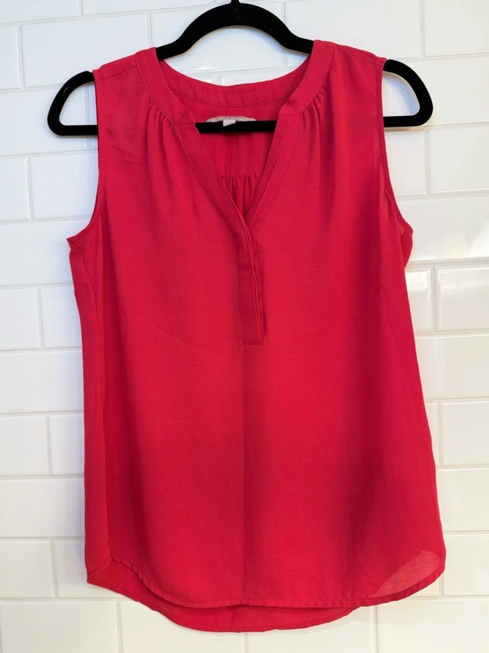 Banana Republic Red Sleeveless V-Neck Blouse | Size XS